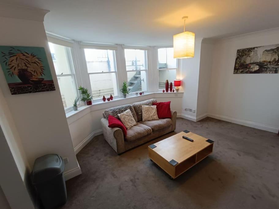 Seafront Apartment In Eastbourne Exterior foto