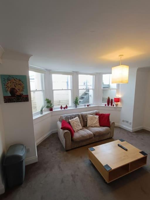Seafront Apartment In Eastbourne Exterior foto